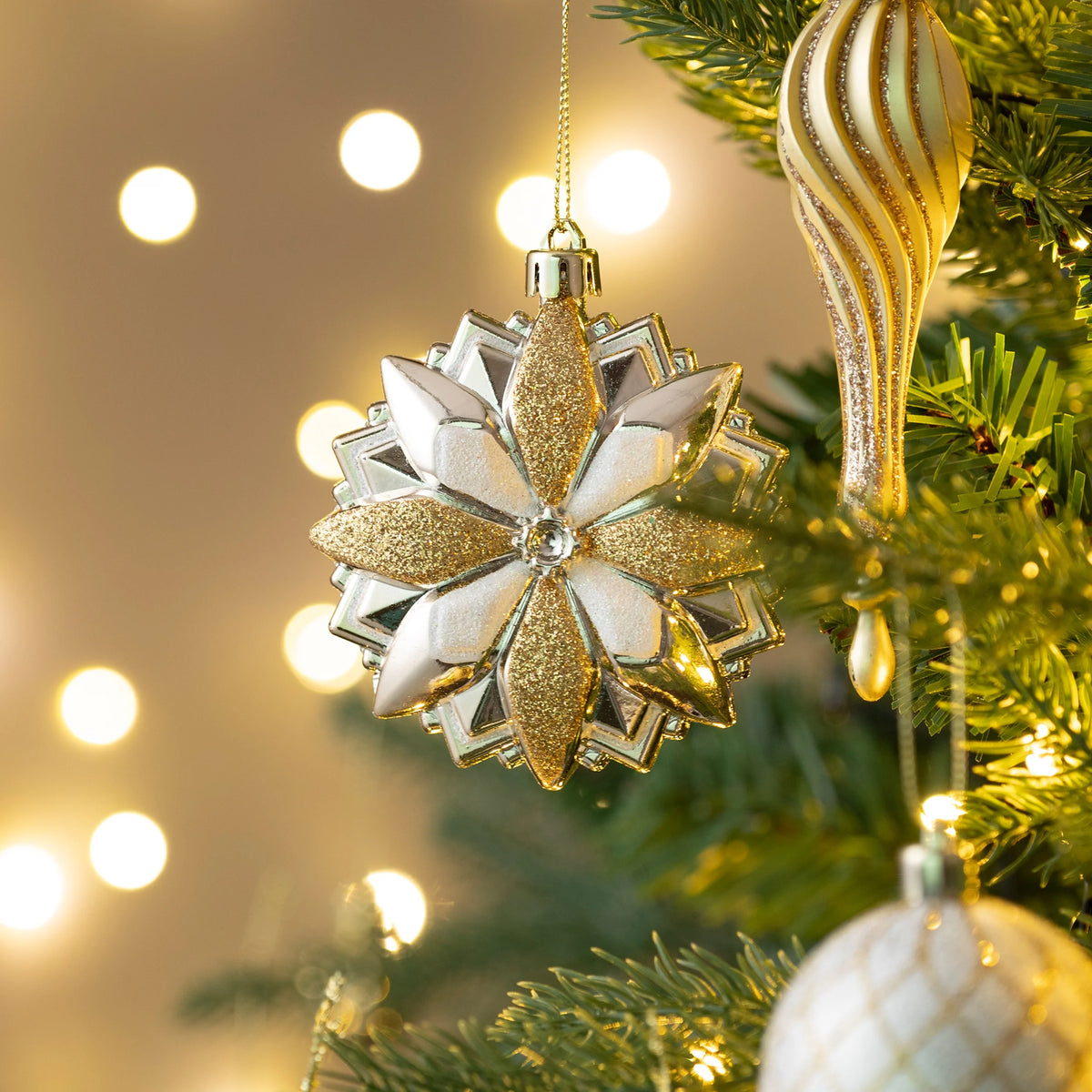 130Ct Christmas Ornaments Set, White Gold Shatterproof Ornaments for Christams Tree Decor